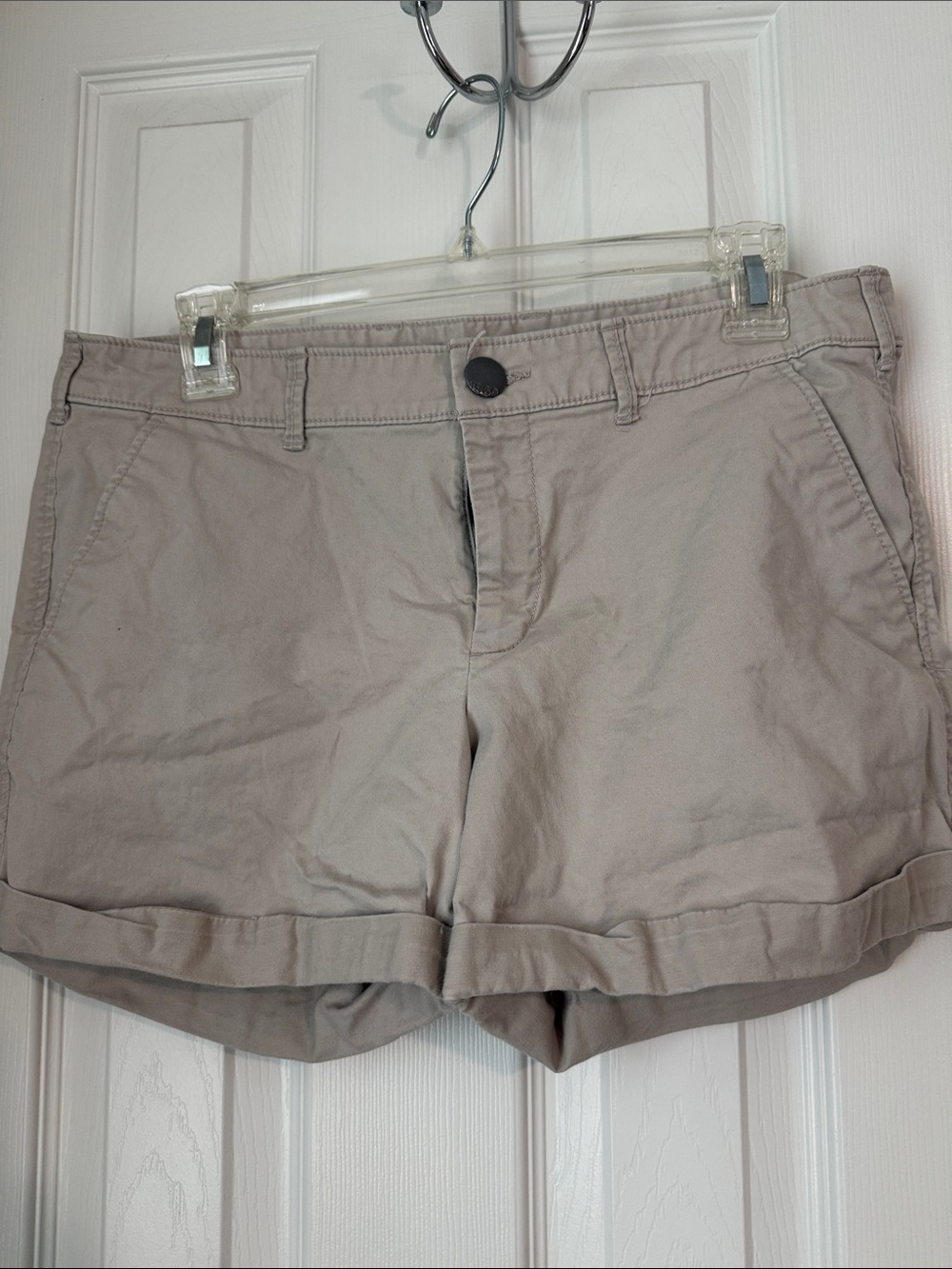 GAP khaki Women's Rolled-Hem Casual Shorts in Light Taupe - 6